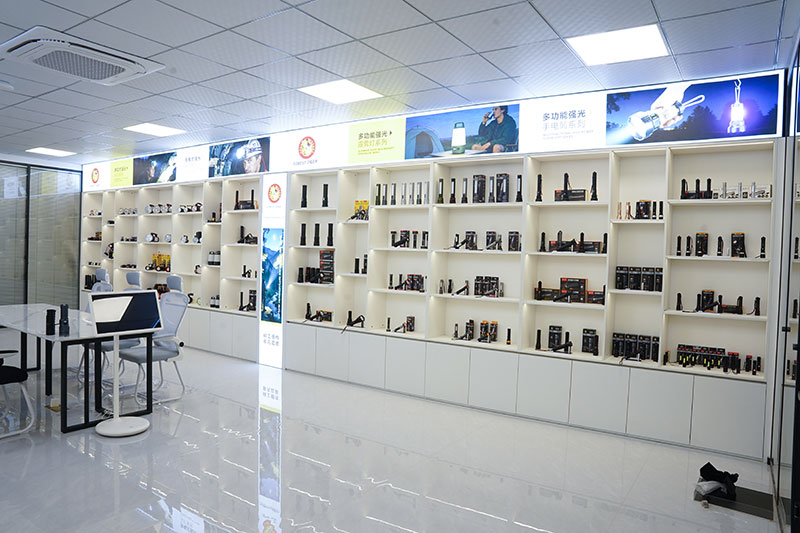 OEM Layihələri üçün Etibarlı Çin LED Fənər İstehsalçısını Necə Seçmək olar?